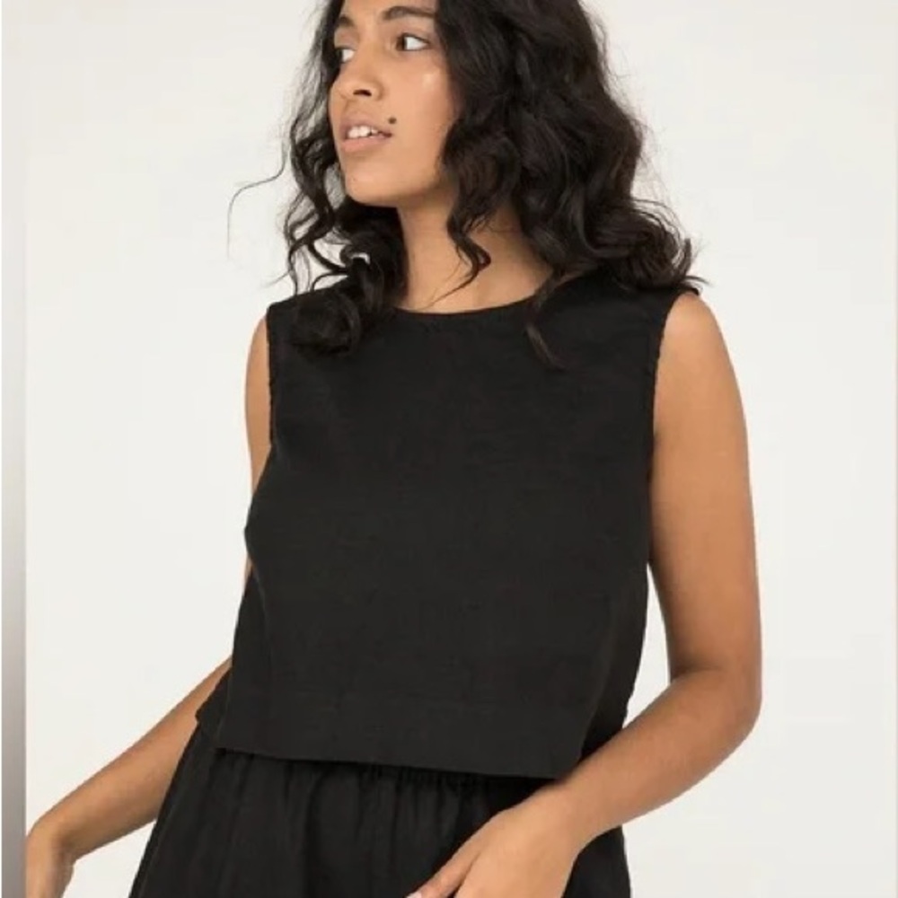 Elizabeth Suzann Petra Crop in Black Linen